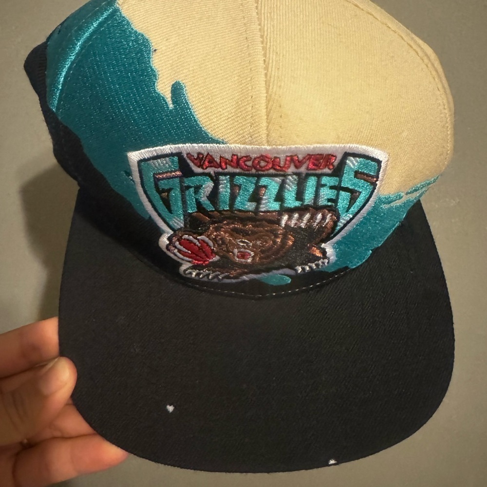 Mitchell & Ness Gray and Black snapback - Picture 3 of 6